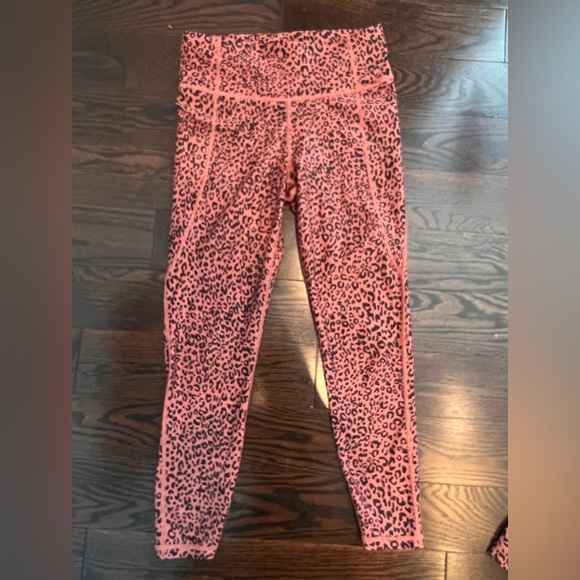 Pink leopard Gap workout set - Picture 5 of 7